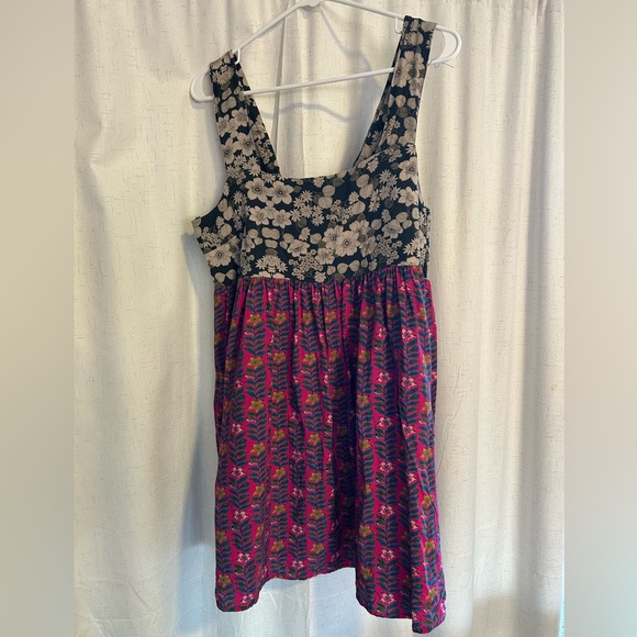Floral Patterned Sleeveless Dress - Picture 1 of 3